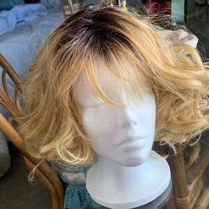 Chic Blonde Ombre Short Wig